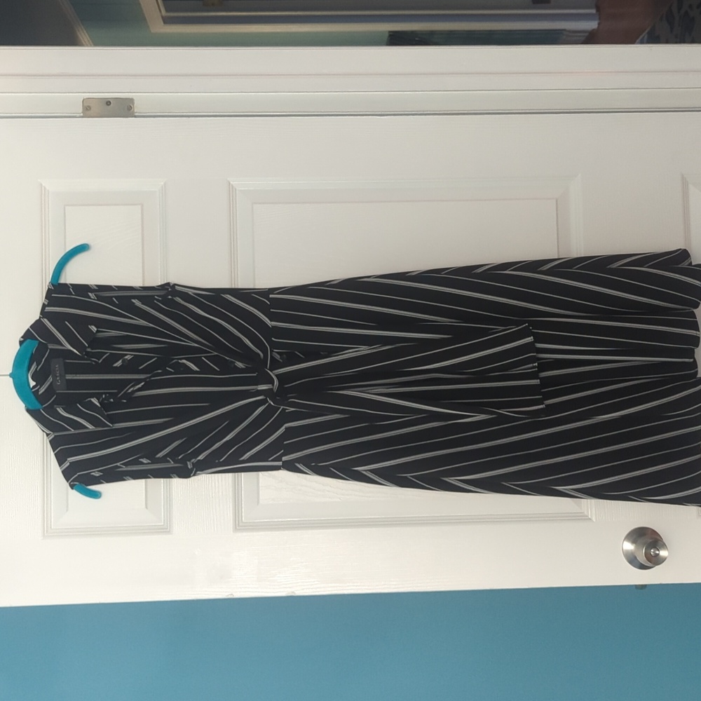 Gracia sleeveless striped tie waist midi dress black and grey with pockets
